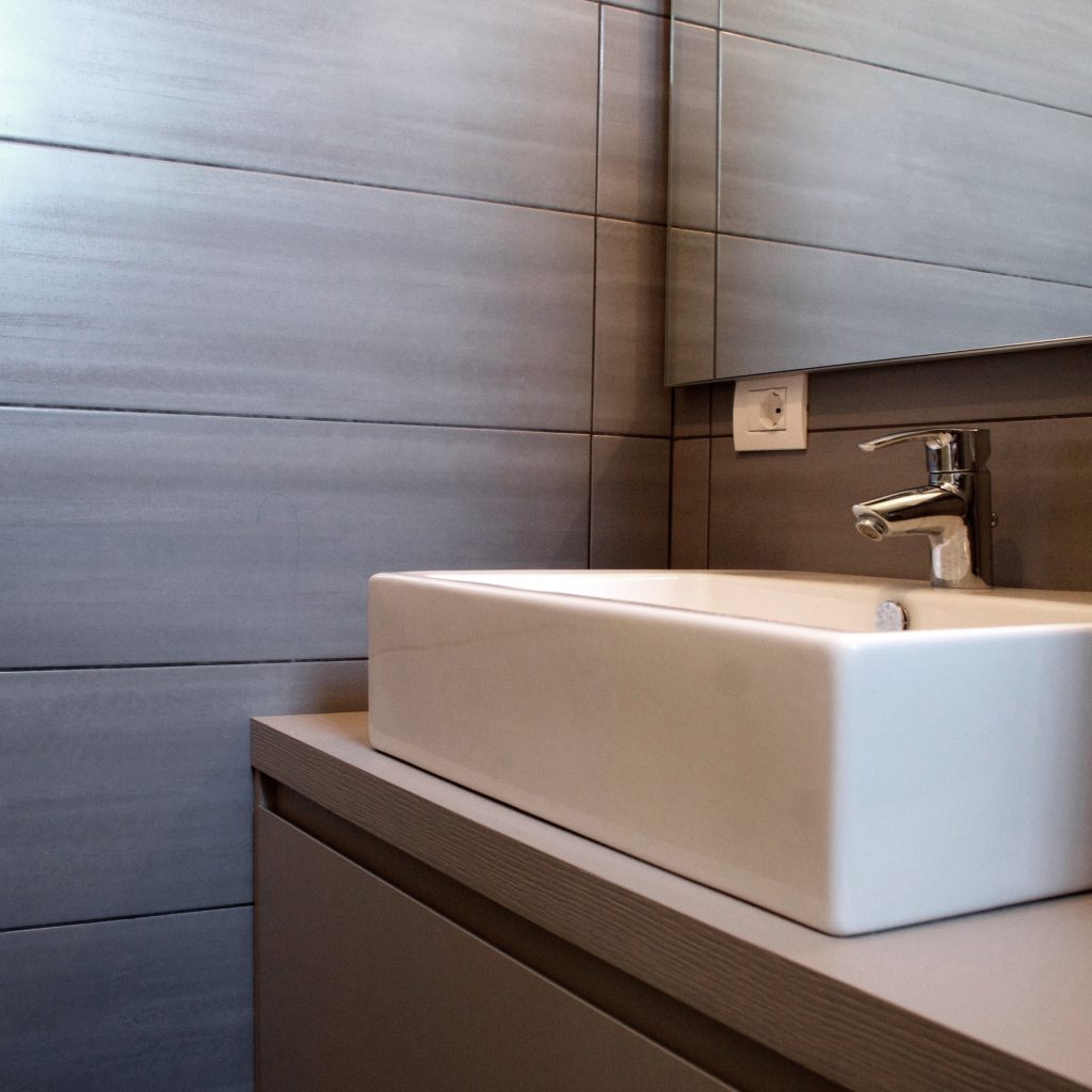 Bagno 2- Lavabo e mobiletto
